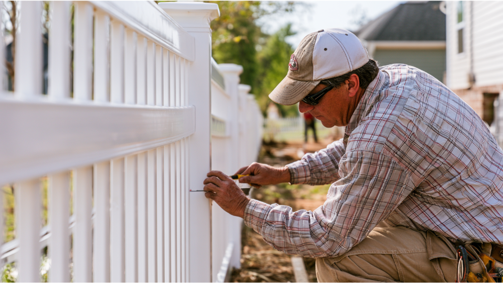 How Do Installers Ensure Vinyl Fence Panels Stay Level?