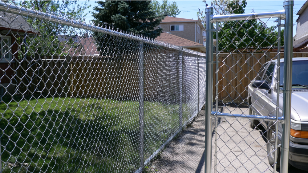 What Gauge Wire Is Used for Residential Chain Link Fencing?