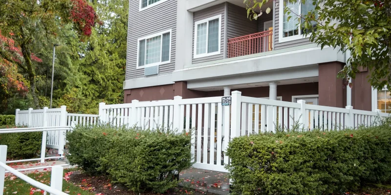 vinyl fence - img